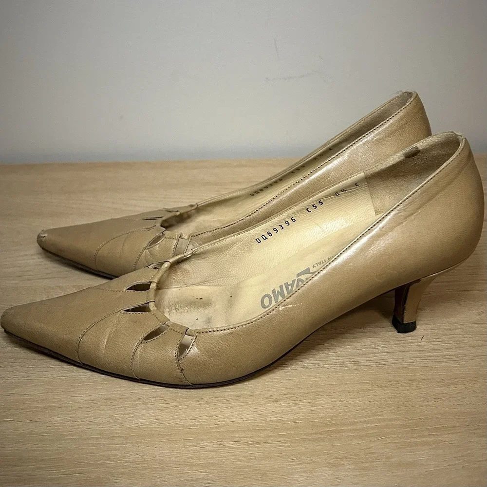 Salvatore Ferragamo‎ Tan Pointed Toe Leather Pumps - Picture 4 of 5
